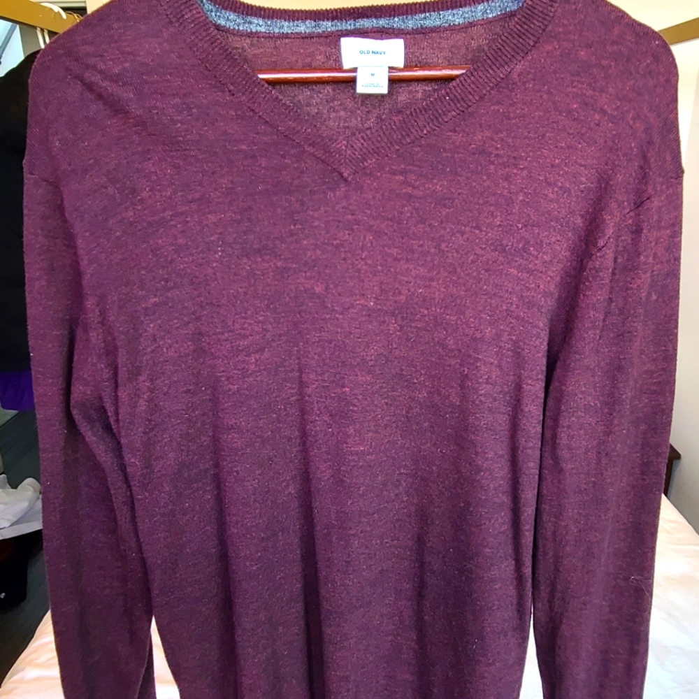 Old Navy Mens Burgandy V Neck Sweater, Medium